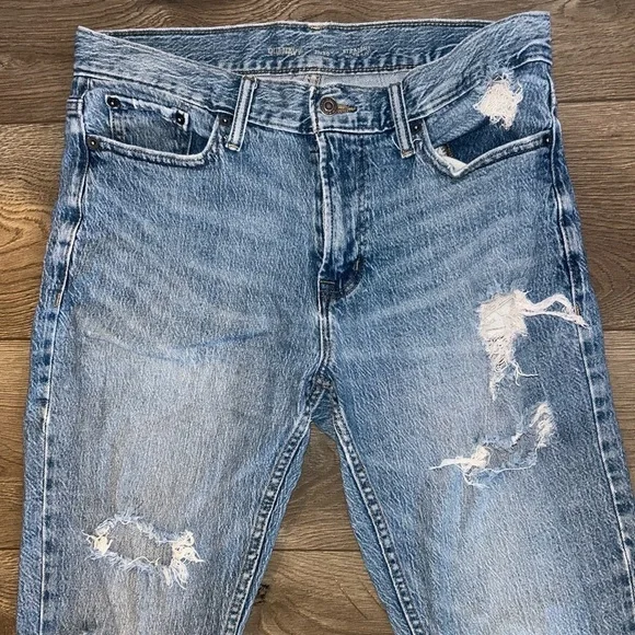 Old Navy Women's Distressed Light Blue Jeans Size 31/30 - Picture 7 of 7